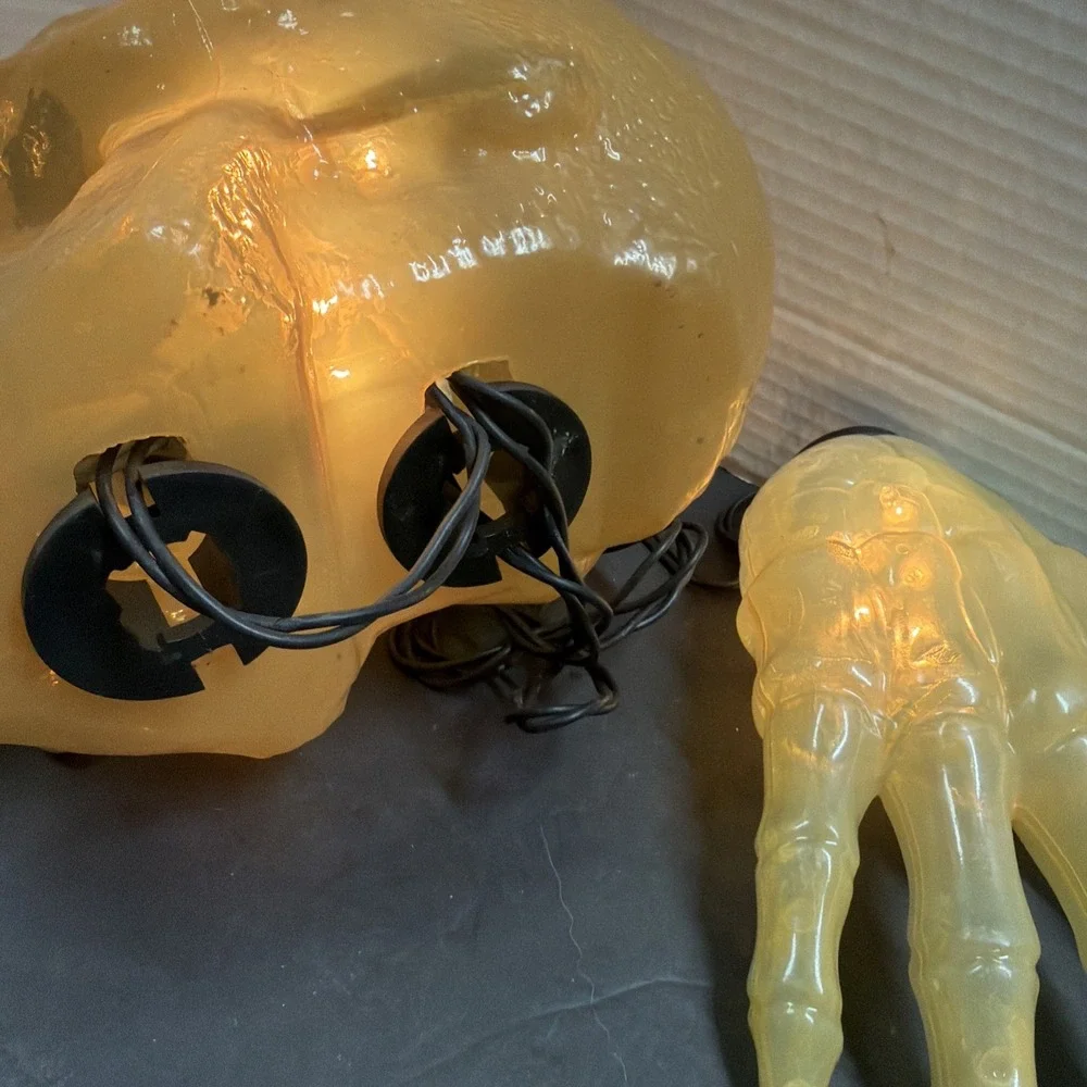 Skull Skeleton Hand Light Up Ground Breaker Halloween Decoration Scary Blow Mold